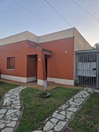 Claypole – A 1 Cuadra de la Estación